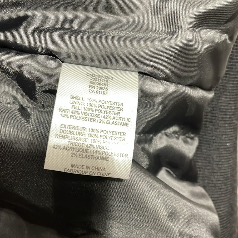 Brand new with tags Pendelton jacket. 2 zipper pockets in front and 1 inside. - Picture 7 of 9